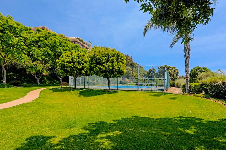 Seaview Townhomes Community Tennis Court