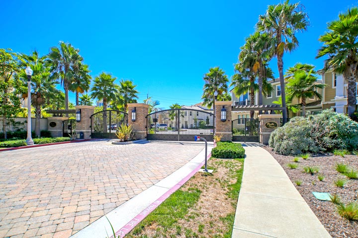 Pacific Shores Gated Community in Huntington Beach, CA
