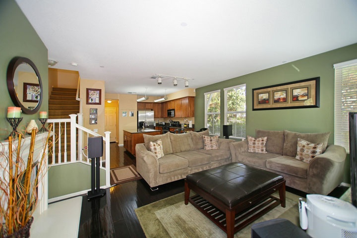 Image of a living room for the home for sale at 22 Quartz Lane, Ladera Ranch