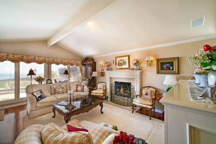 View of Living Room at 2825 La Ventana, San Clemente, CA 92672